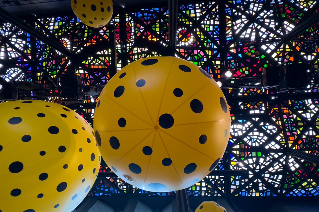 Kunstinstallation zur Yayoi Kusama Ausstellung in der NGV