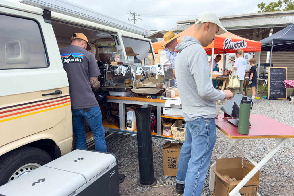 Bei den beiden Jungs gibts den besten Kafi auf dem ganzen Markt. Wir sind Testtrinker :-)