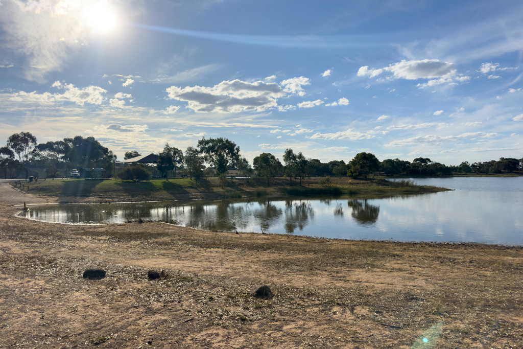 Bei Sonnenschein Ankunft am Green Hill Lake Campground
