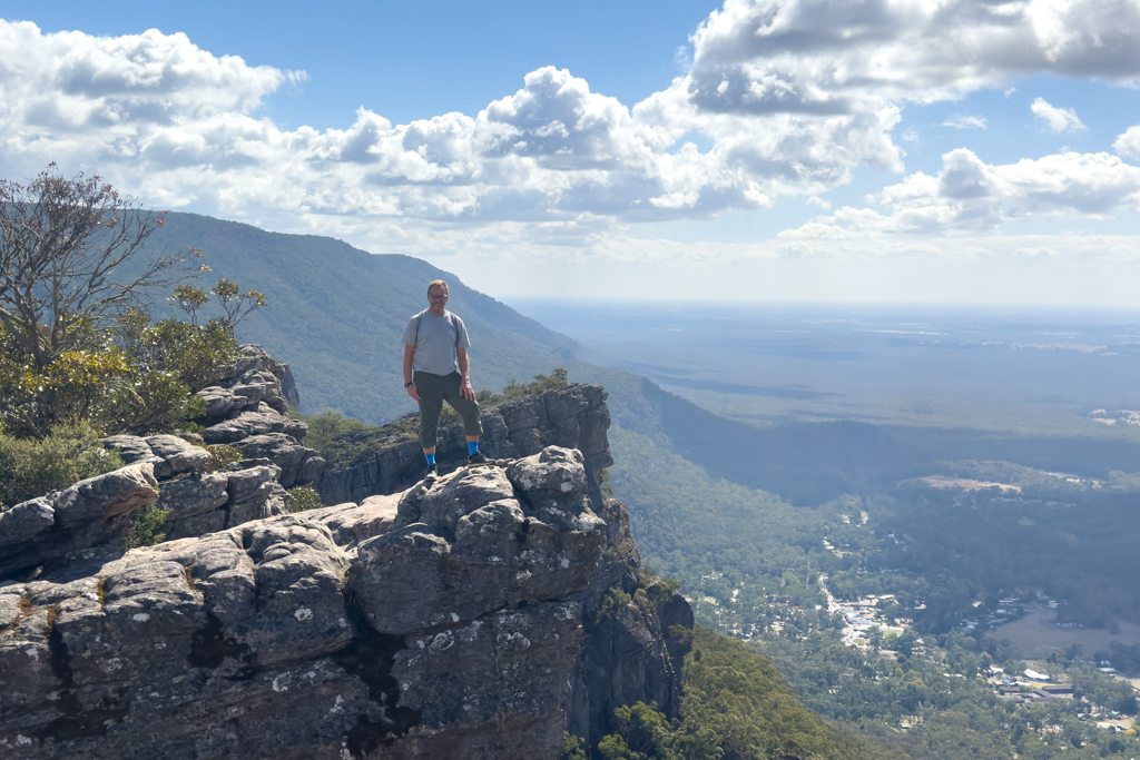 Jo posiert am Pinnacle...