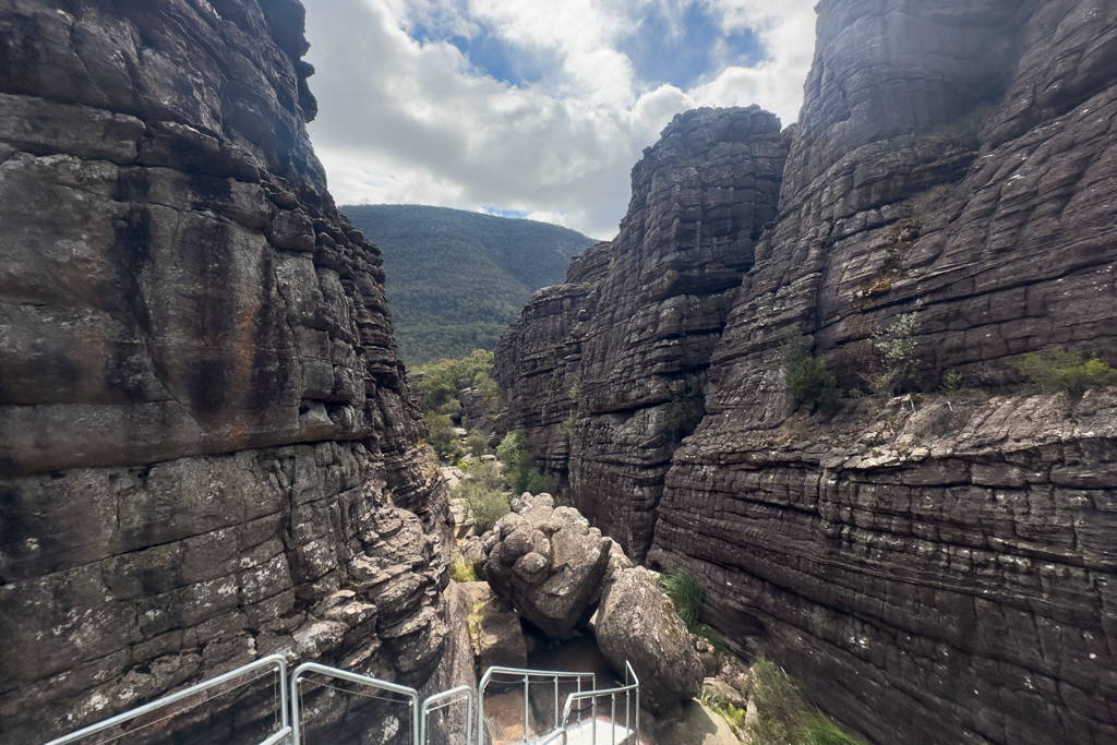 Steile Felswände im Gand Canyon