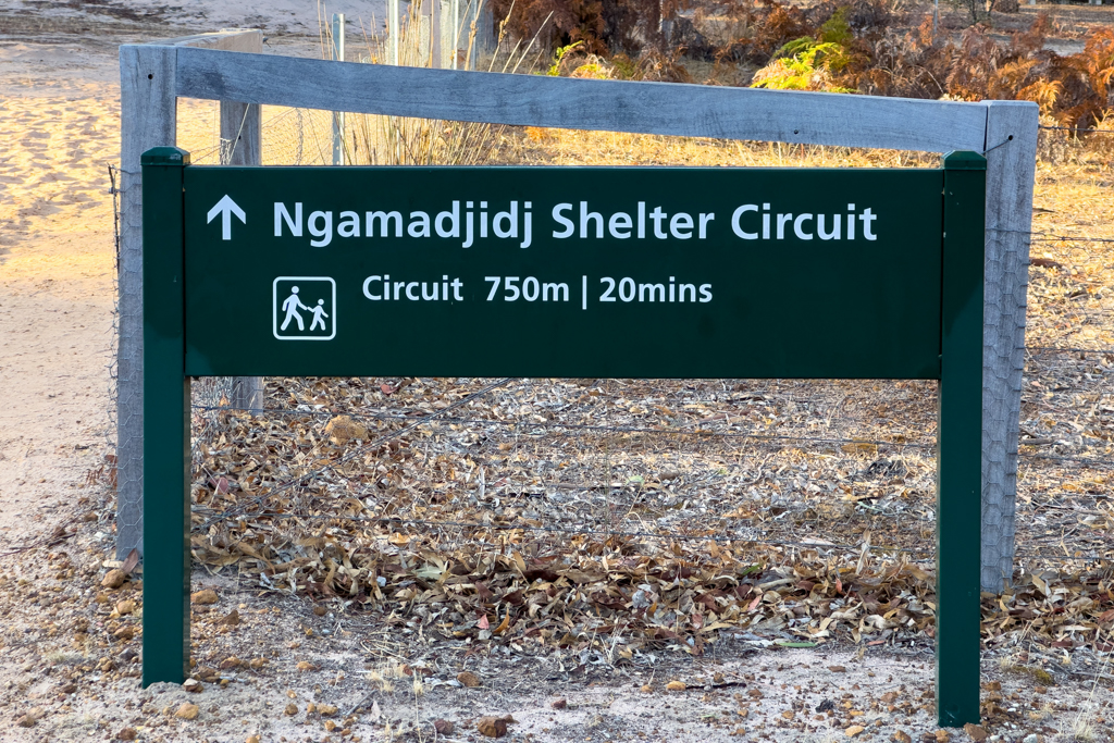 Da geht's zum Ngamadjidj Shelter mit den Felsmalereien lang.