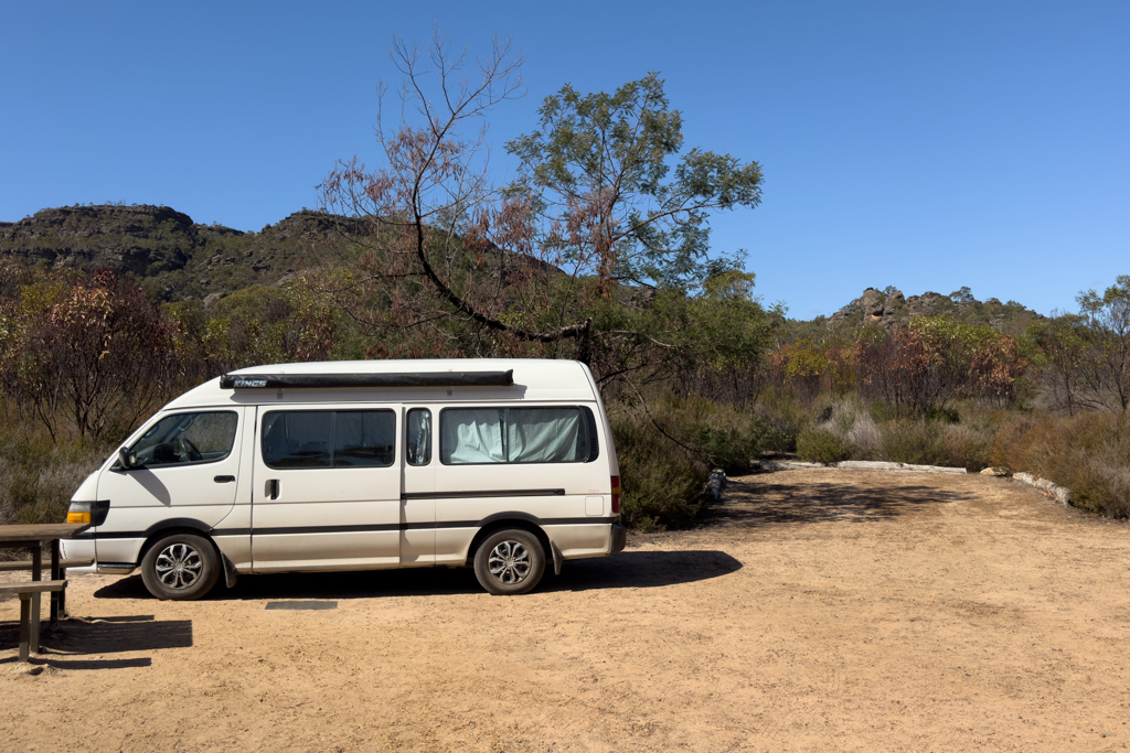 Unser grosser Stellplatz im Stapylton Campground der für drei reichen würde