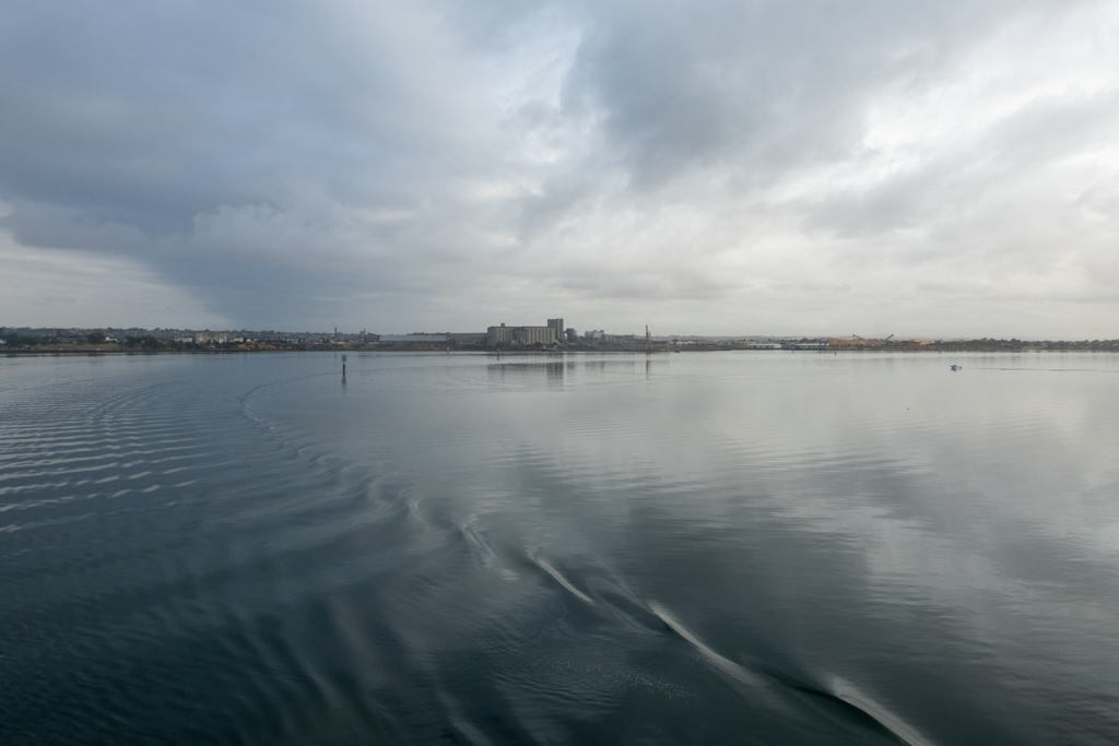 Wir verlassen das Terminal und fahren den Mersey River rauf...
