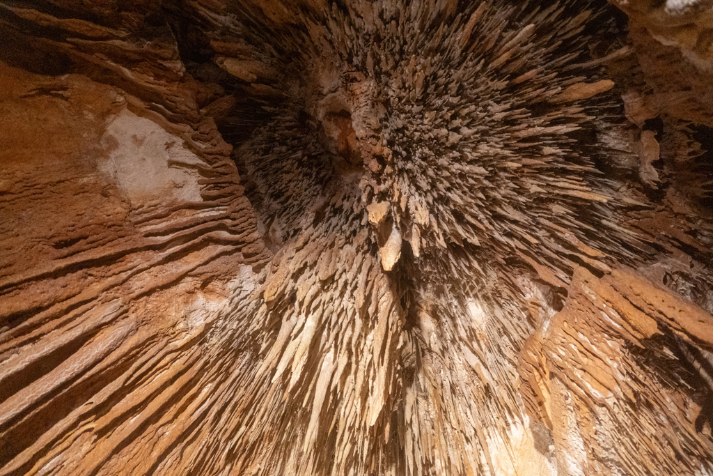 Blick von unten an die Höhlendecke der Kings Salomon Cave