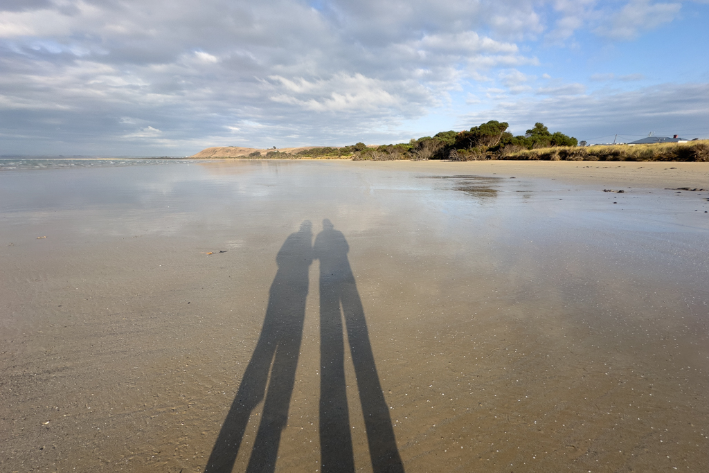 JoMa Schatten am frühen Morgen bei Ebbe am Strand...
