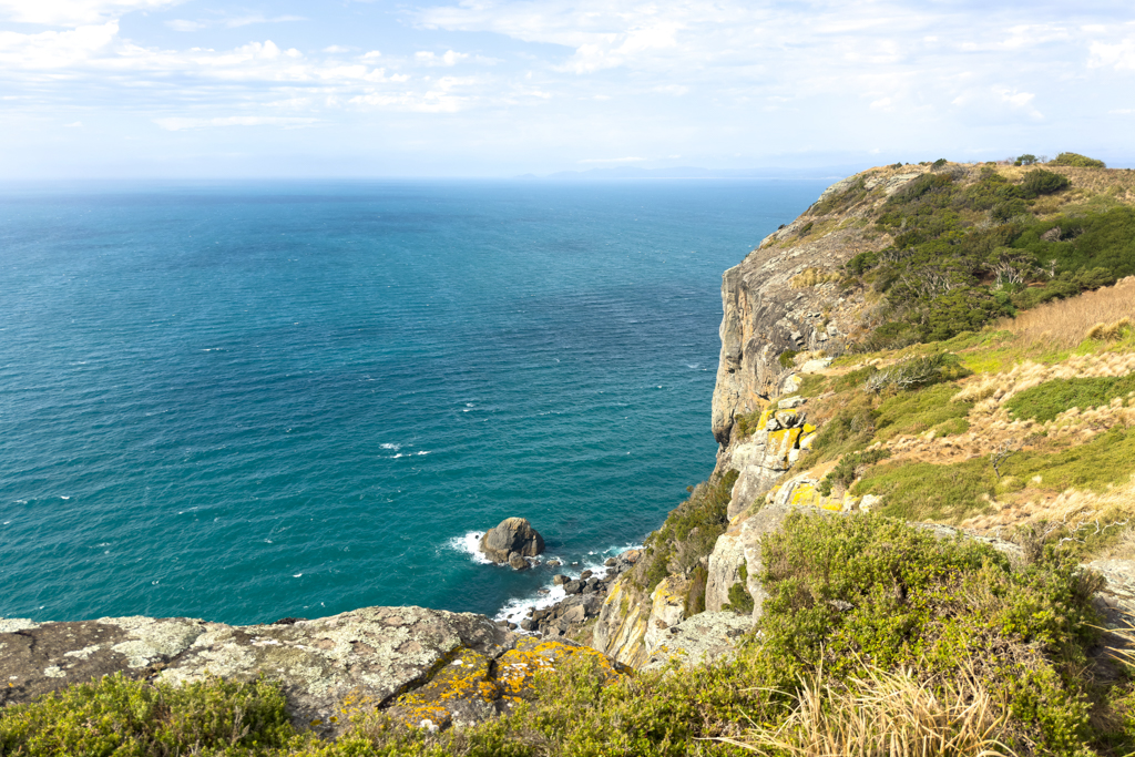 Die Steilküste des Nut und das weite Meer dahinter...