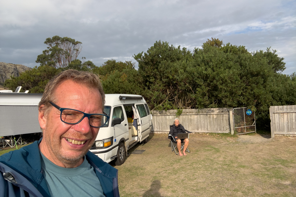 Unser letztes Zmorge im Campground. Ma arbeitet schon wieder.