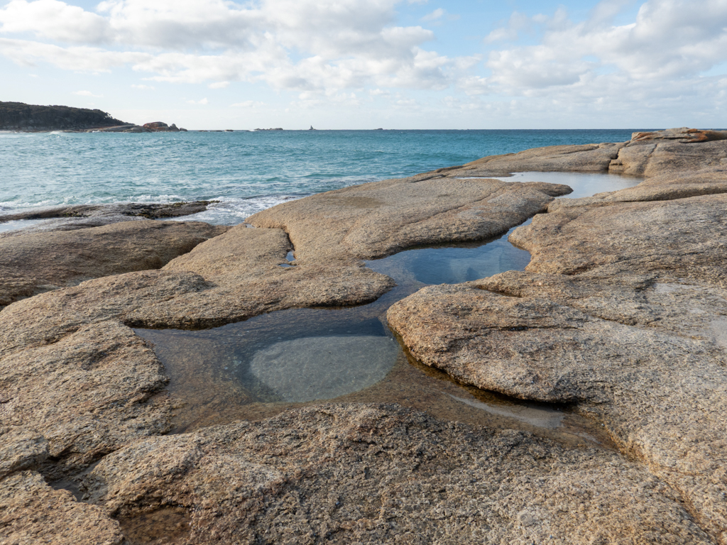 Die letzte Flut hat diese beiden kleinen Rockpools gefüllt.
