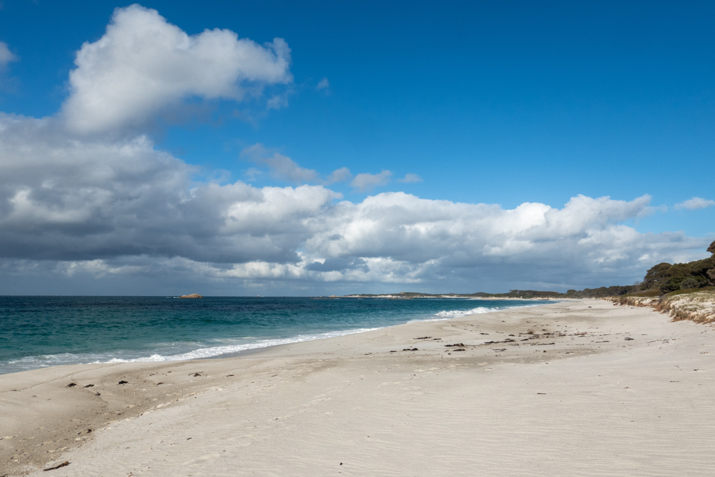 Heute ist der Tag unserer Strandwanderung: Wir wandern bis ans Ende der Bucht