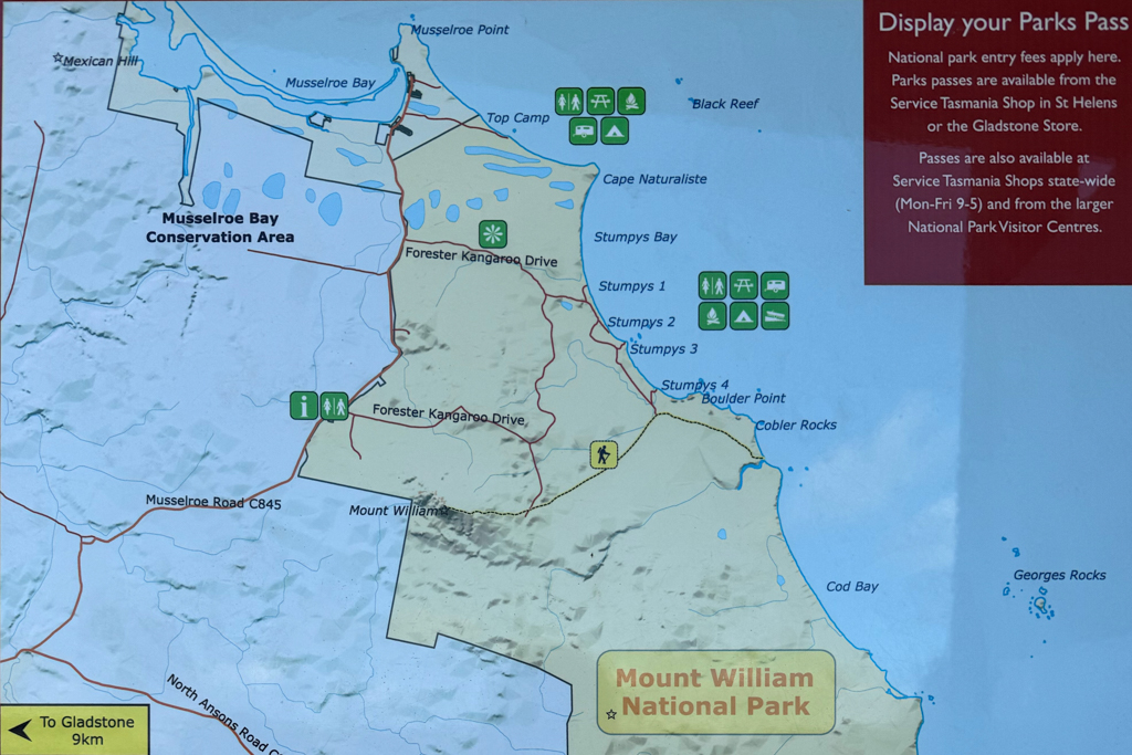 Hinweistafel zu den Stumpys Bay Campgrounds und dem Mt. William Nationalpark