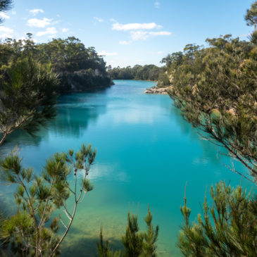 Vom Meer via „Little Blue Lake“ in die Berge zu den Craggy Peaks