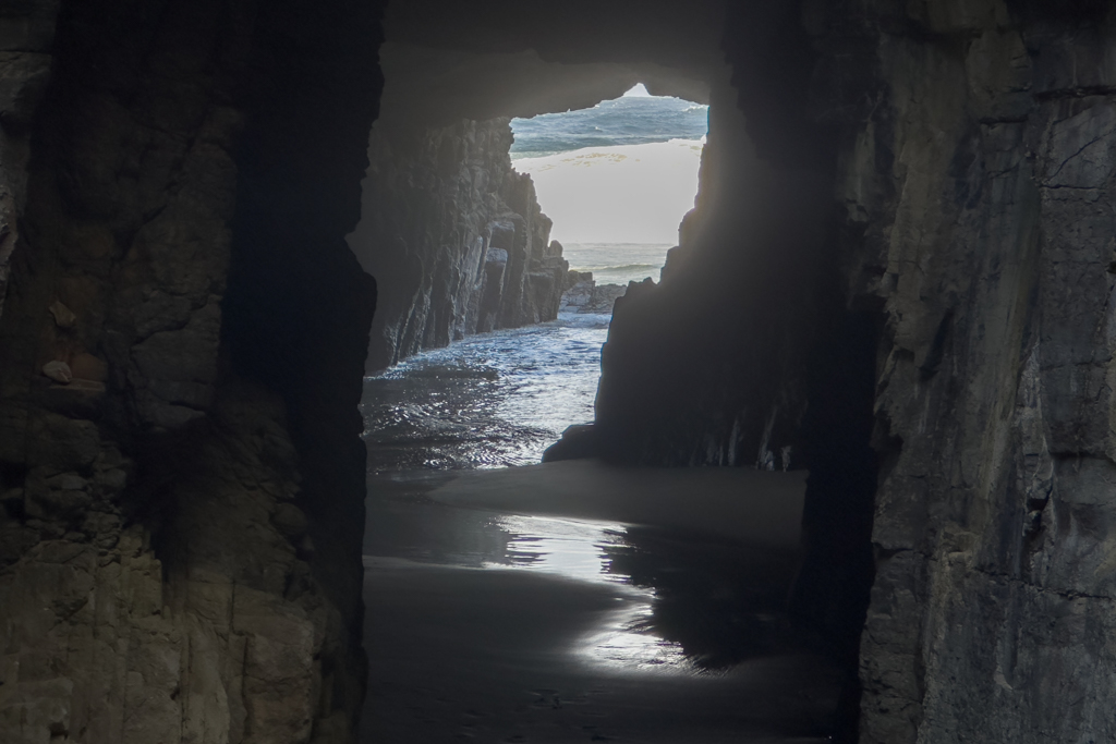Langsam kommen die Wellen in die Remarcable Cave zurück