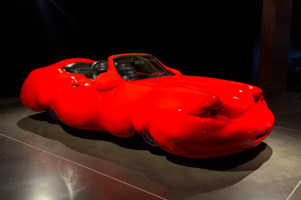 Ein roter "Plüsch Porsche Carrera"