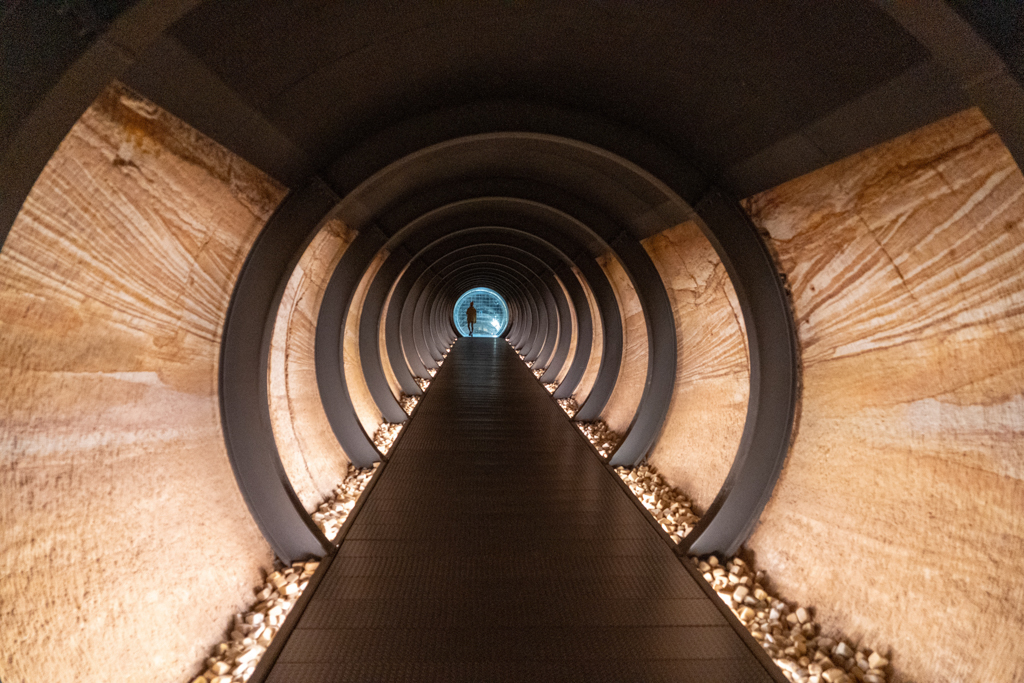 Der Tunneldurchgang im MONA ist auch ein Kunstwerk