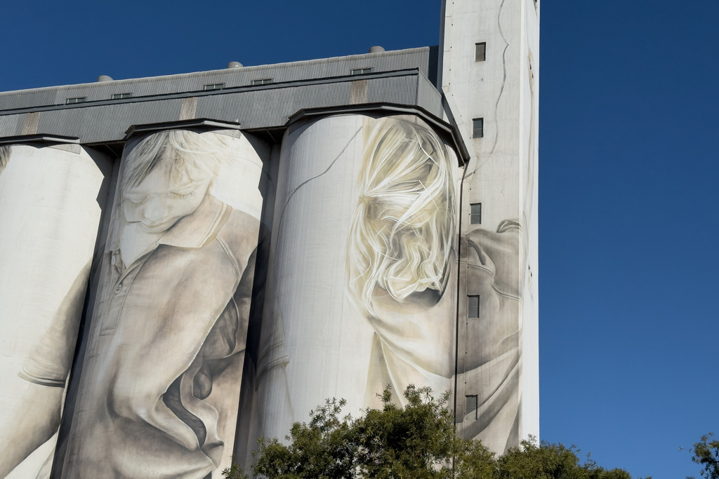 Grosse Kunst auf den Getreidesilos in Coonalpyn