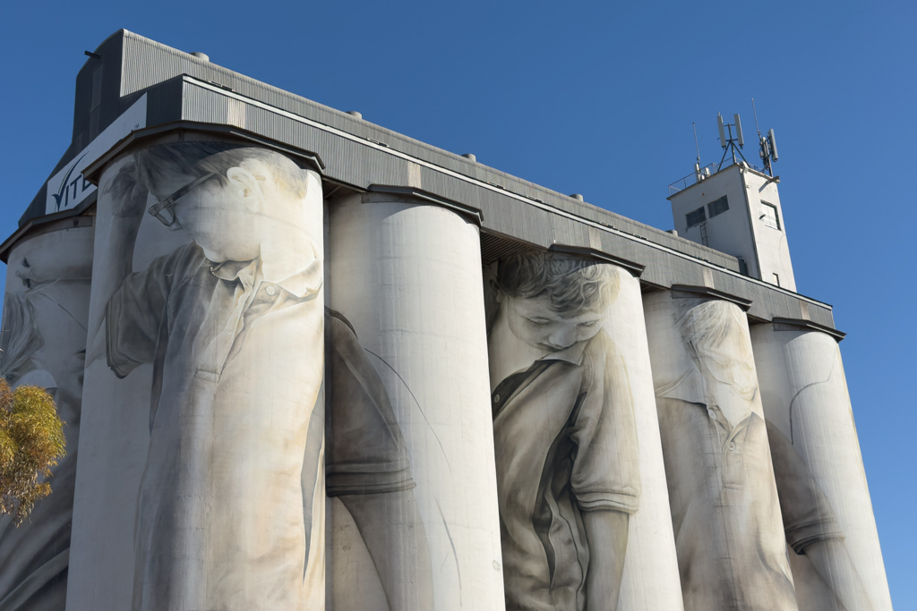 Grosse Kunst auf den Getreidesilos in Coonalpyn