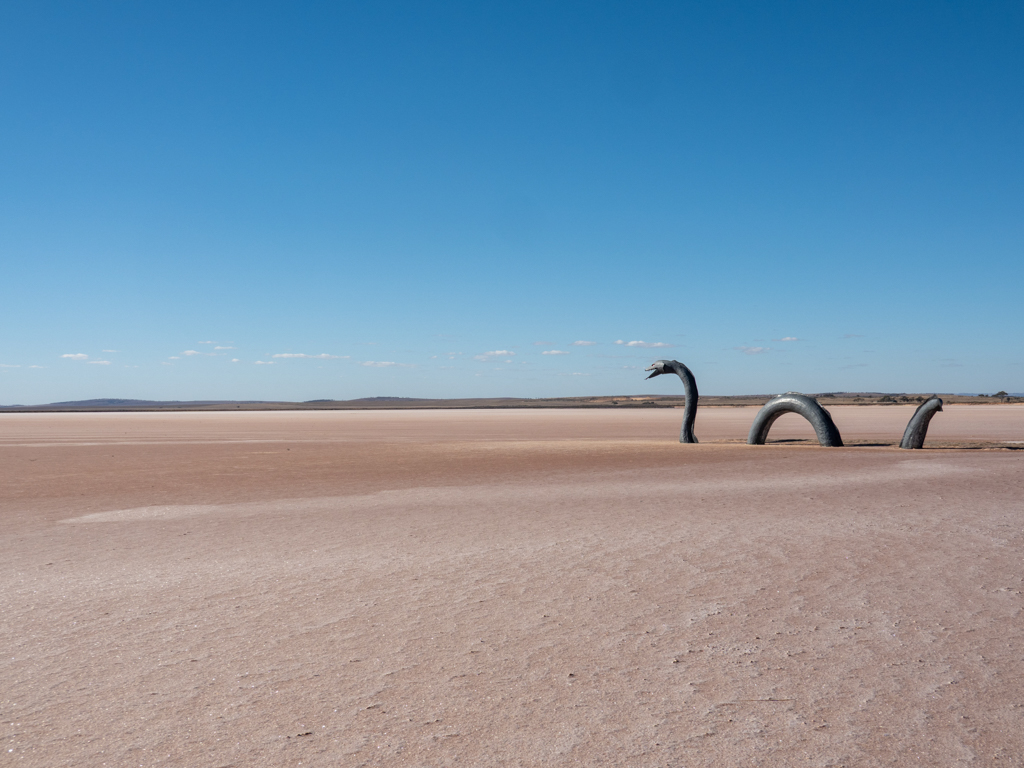 Nessie im weiten leerenLake Bumbunga Salzsee