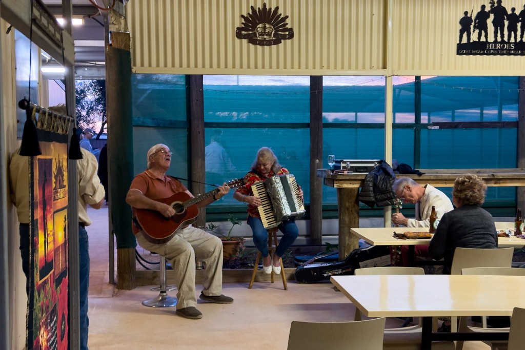 Hier im RSL Restaurant wird Sonntags noch live Musik gespielt