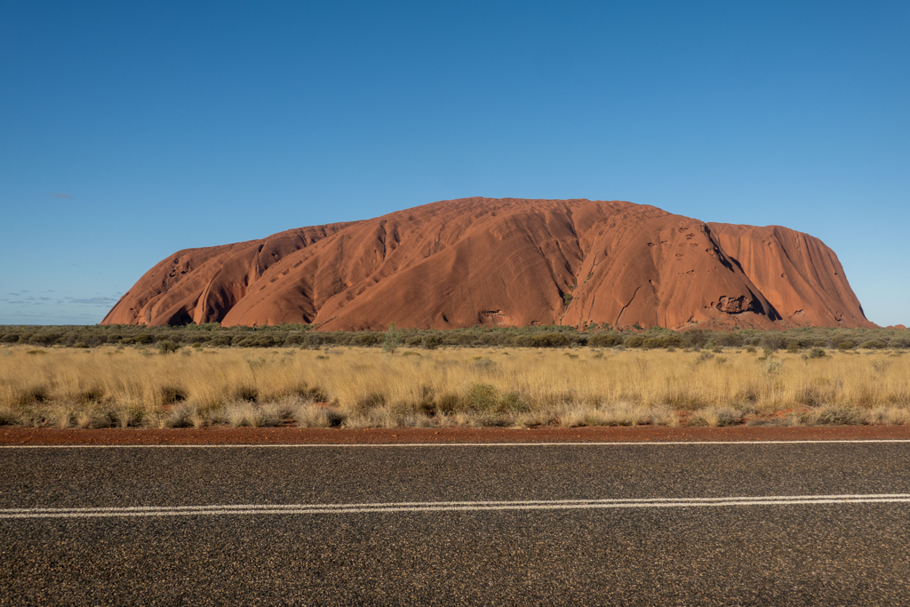 Blick zum Sonnenuntergang auf Uluru am Sunset Point