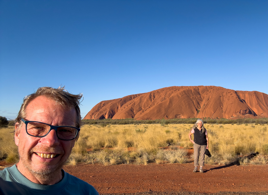 JoMa fast zum Sonnenuntergang am Uluru Sunset Point
