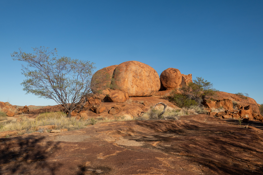 Grosse Devils Marbles bei uns am Campground
