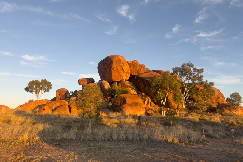 Ein letzter Blick am frühen Morgen auf die Devils Marbles
