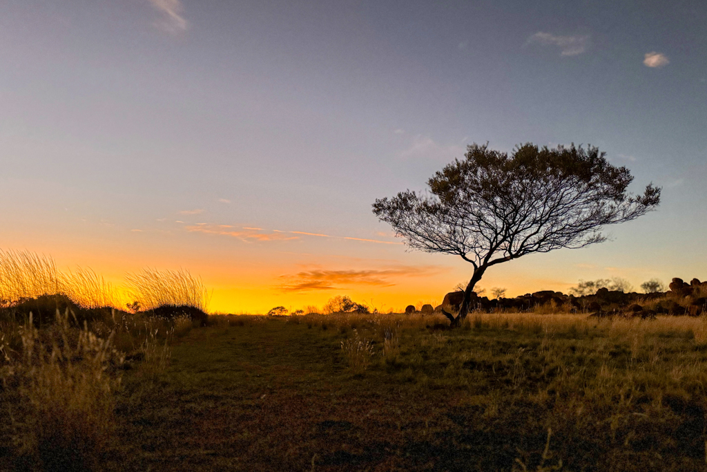 Sonnenaufgang bei den Devils Marbles