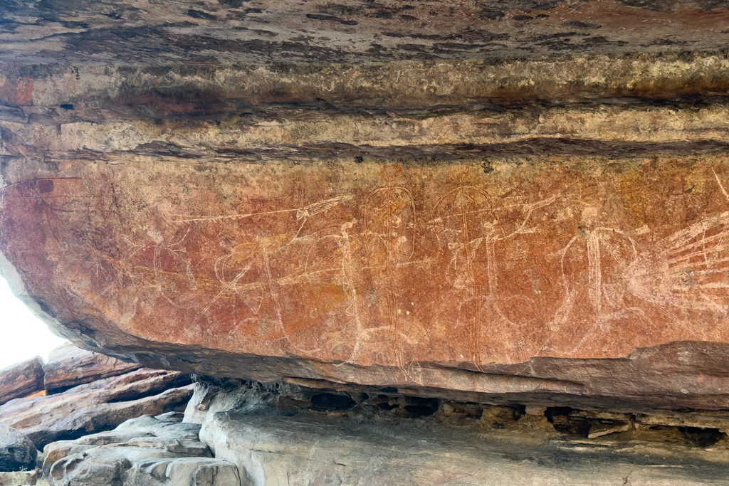 Felsmalerei zu den Gesetzen der Aborigines hier zu leben
