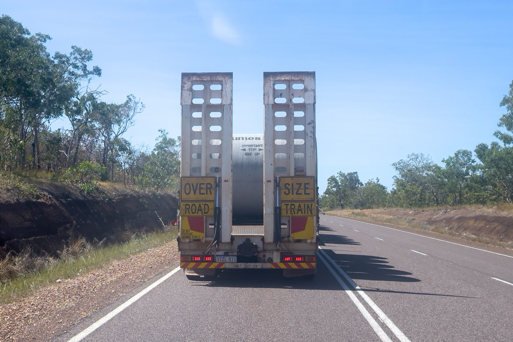 Es gibt auch OVER SIZE Road Trains ;-)