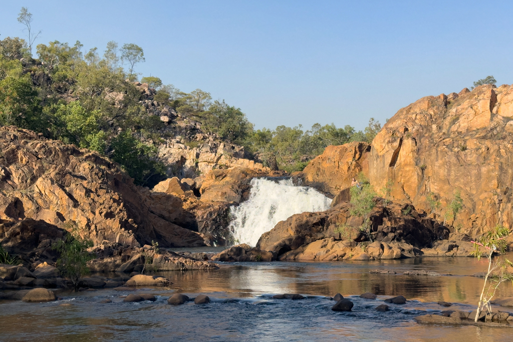 Der Edith River strömt in die Upper Pools der Edith Falls
