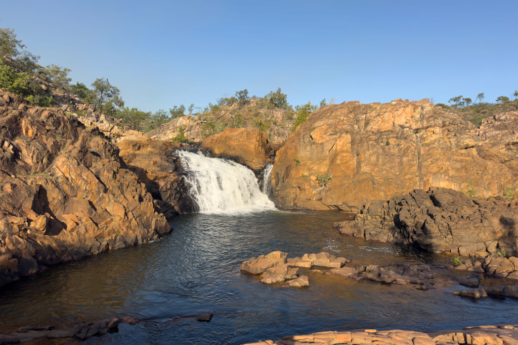 Der Edith River strömt in die Upper Pools der Edith Falls