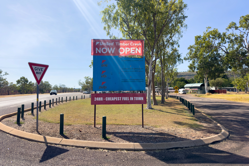 Hier geht's zu EINZIGEN und GÜNSTIGSTEN Tankstelle in Timber Creek