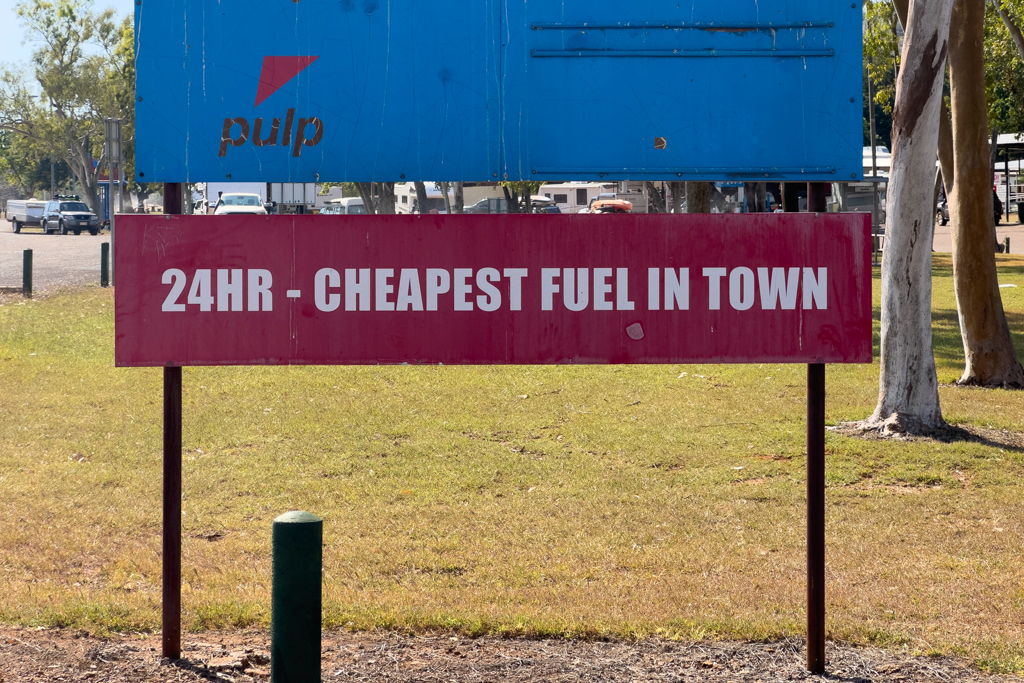 Hier geht's zu EINZIGEN und GÜNSTIGSTEN Tankstelle in Timber Creek