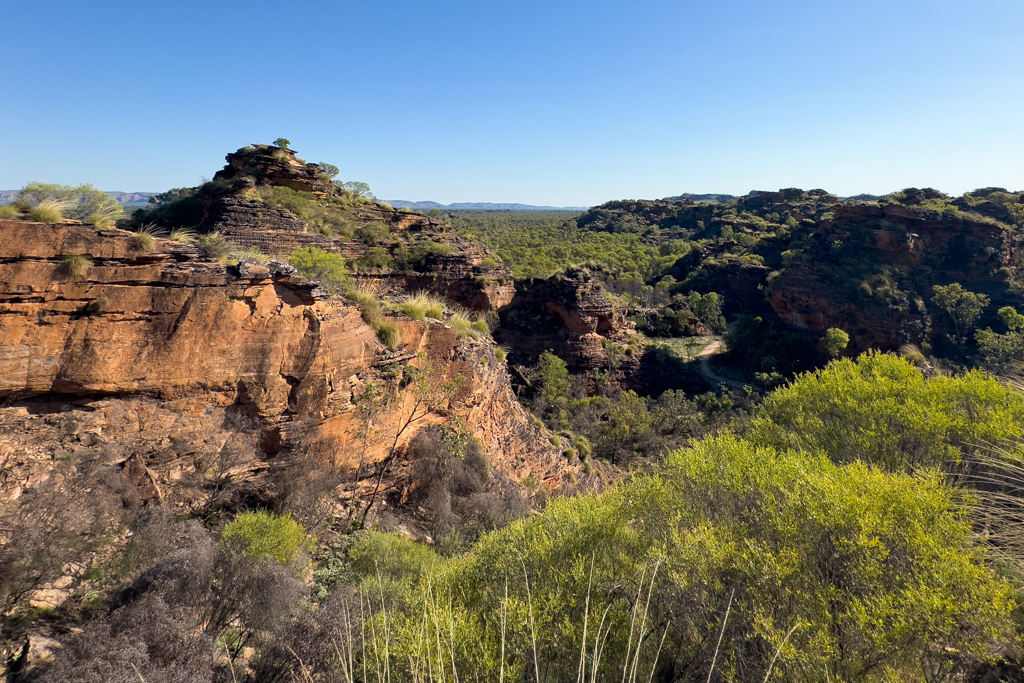 Die atemberaubende Landschaft der Mini Bungle Bungles liegt unter uns