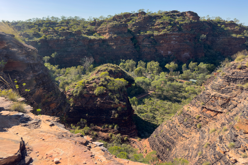 Die atemberaubende Landschaft der Mini Bungle Bungles liegt unter uns