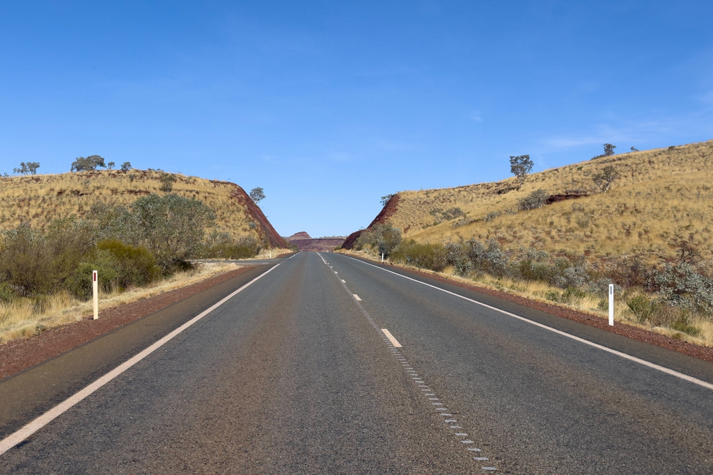 Hier wurde für den Hwy eine Schneise in die Landschaft geschnitten