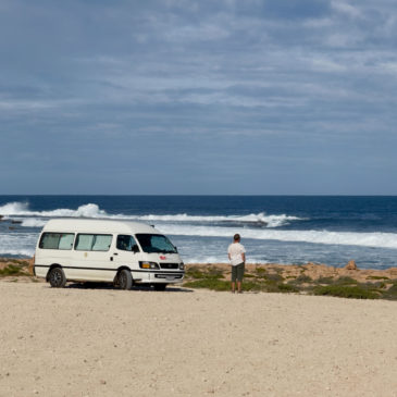 Point Quobba: Whale Watching & Riff Aquarium