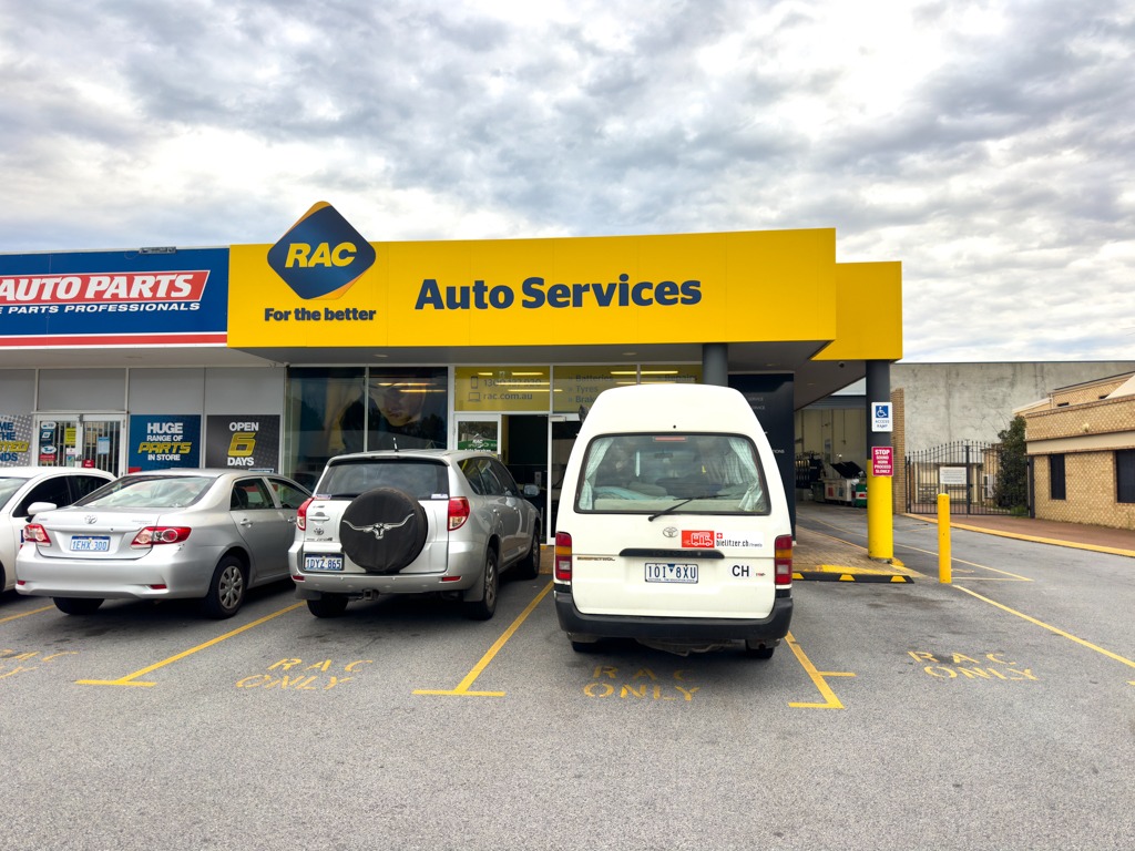 Eneli in Canning Vale beim Auto-Doktor