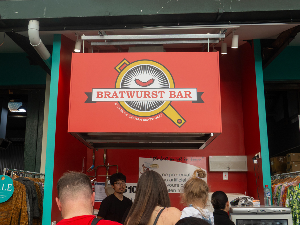 Tja, wie kommt denn die deutsche Bratwurst hierher??