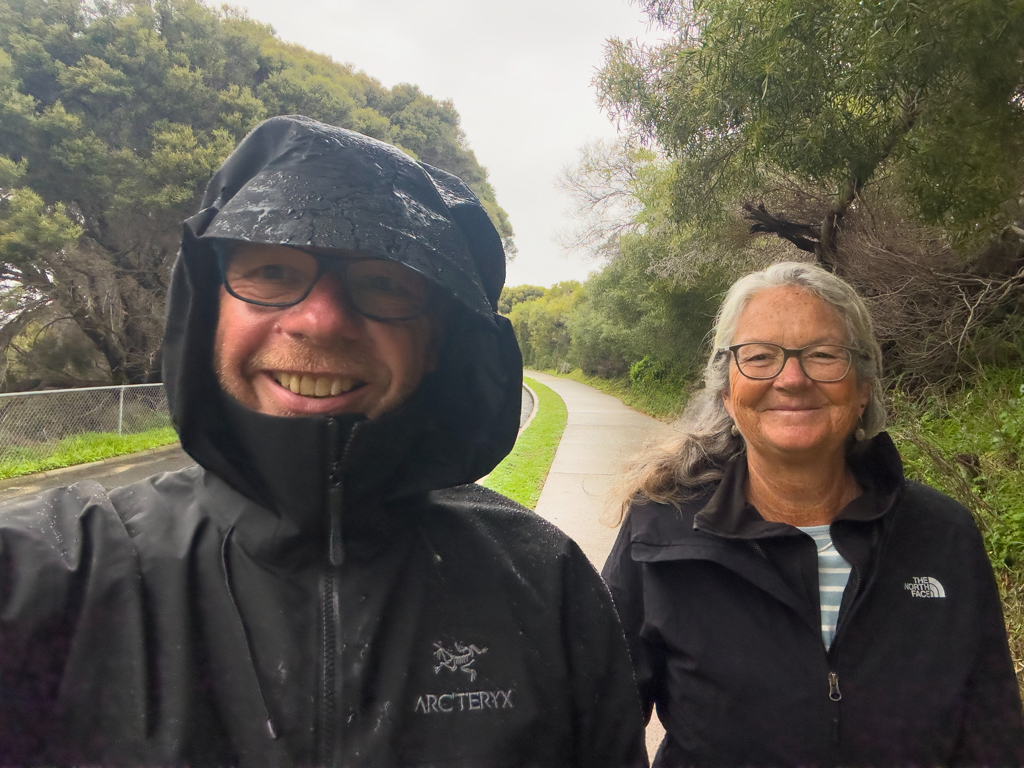 Ein kurzer Regenschauer auf dem Weg nach Fremantle verdirbt uns nicht die gute Laune