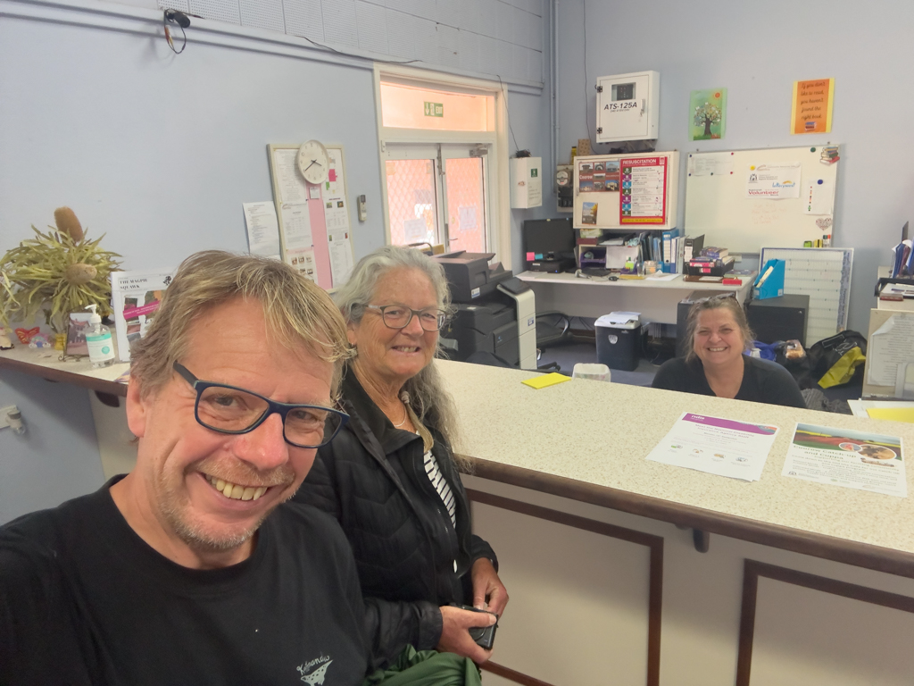 JoMa in Coorows Visitor Center mit Deborah der Managerin