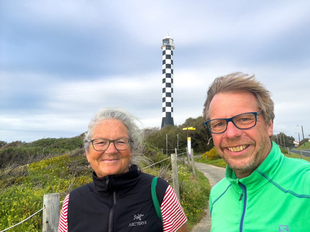 Selfie: JoMa vor Bunburys Leuchtturm