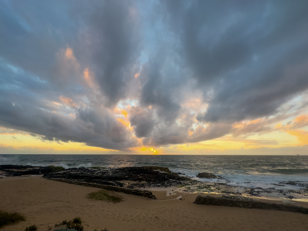 Die Wyalup Rocky Beach kurz vor Sonnenuntergang
