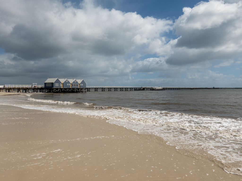 Die lange Jetty in Busselton vom Ufer aus gesehen