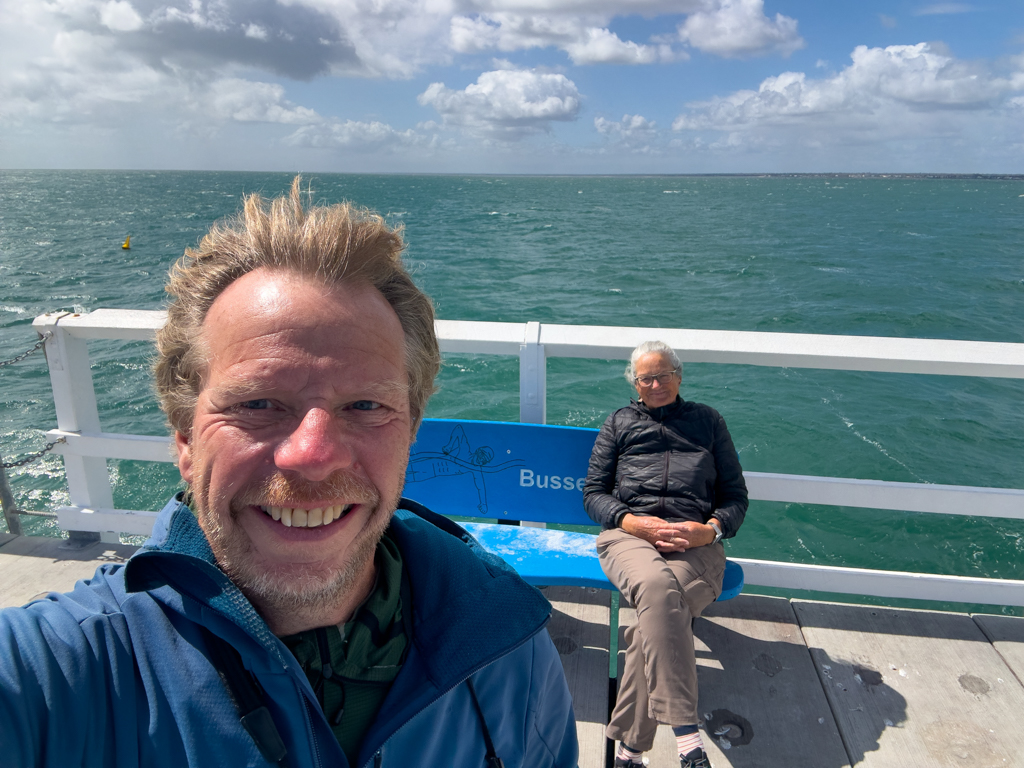 Draussen, am Ende der Jetty, weht ein ein steifer Wind