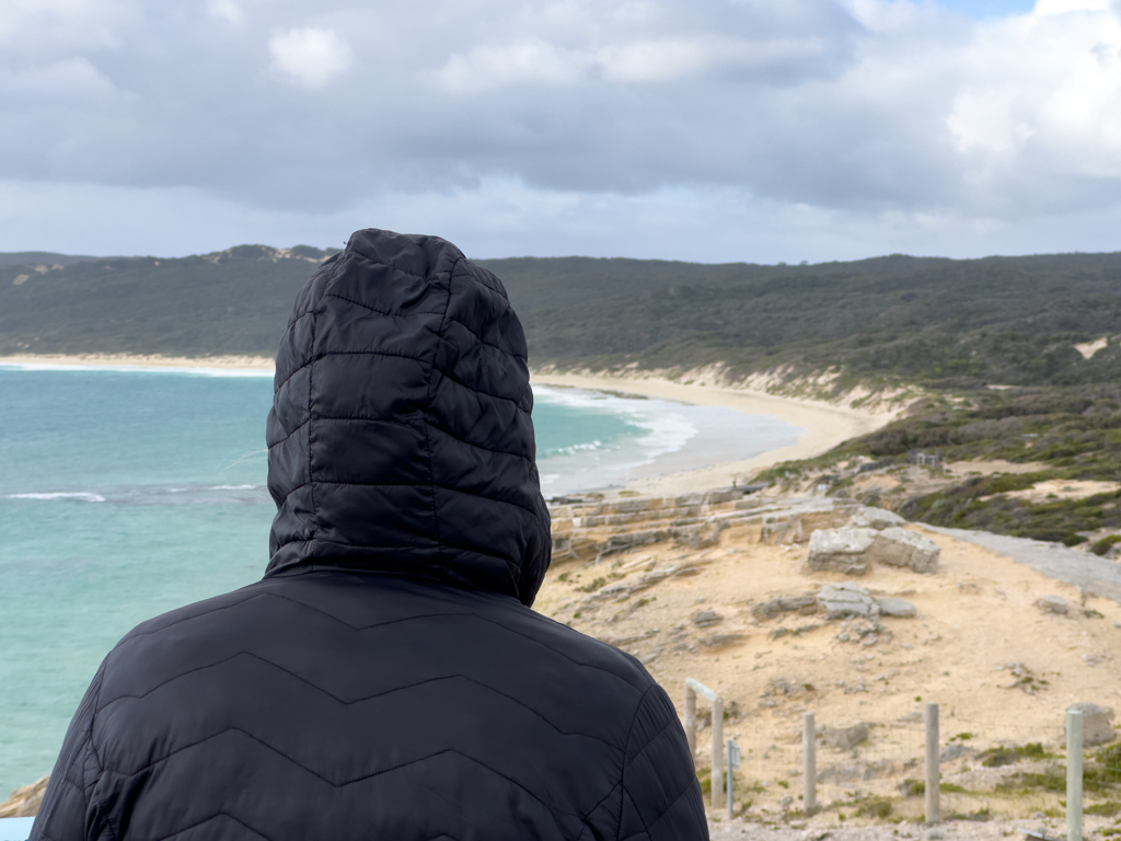 Ma auf Lookout und schaut auf die Hamelin Bay hinunter