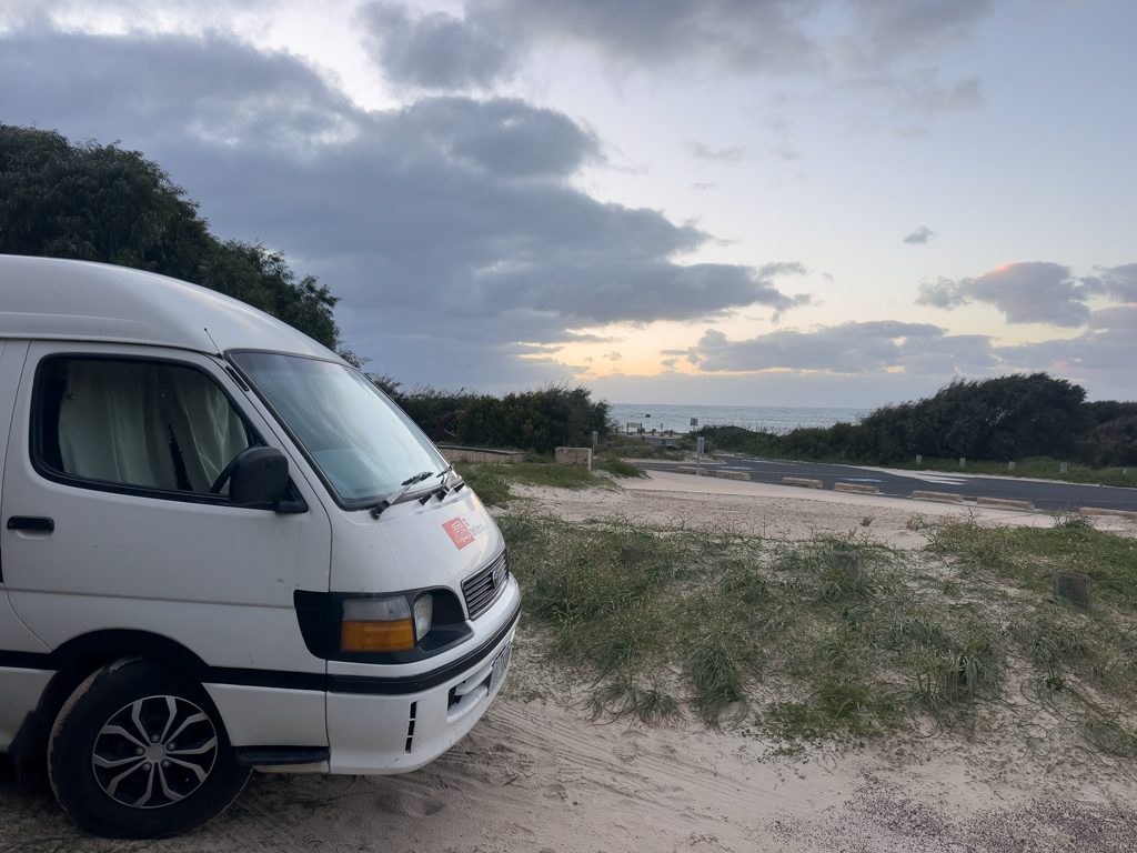 Unser Stellplatz im Campground an der Hamelin Bay mit Blick aufs Meer