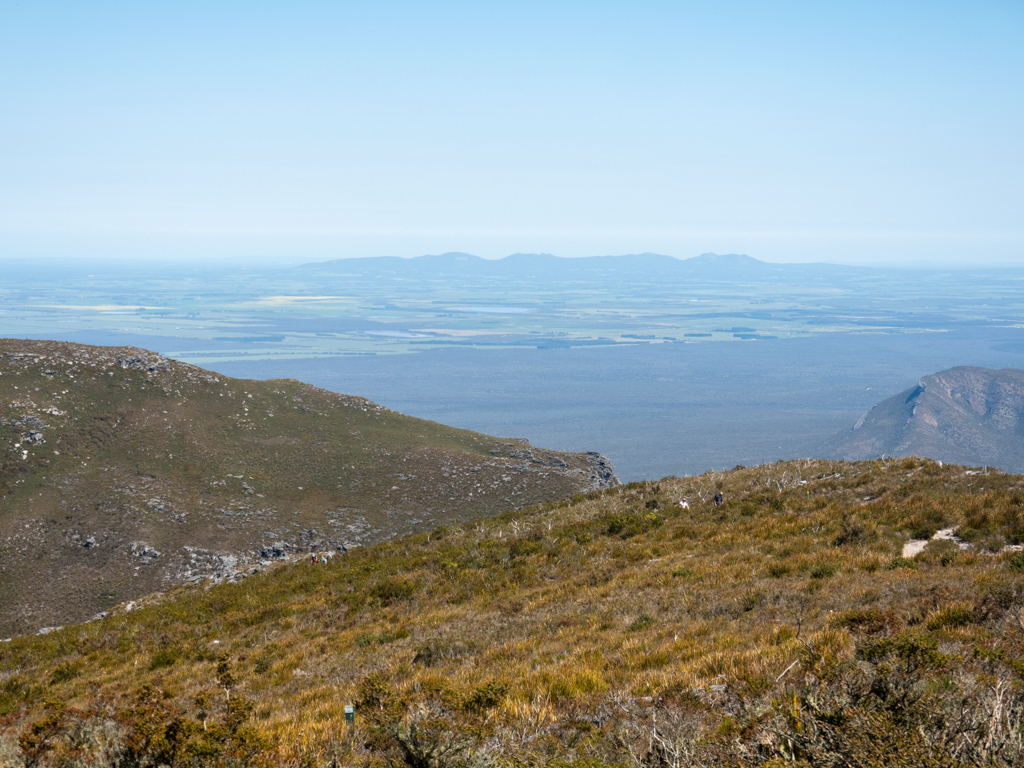 Oben auf Bluff Knoll mit Blick auf die Berge des Porongurup Nationalpark