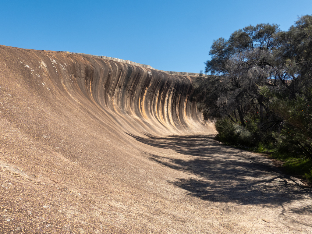 Unser erster Eindruck vom Wave Rock: Gewaltig!